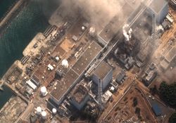 Температура пятого и шестого реакторов аварийной японской АЭС Фукусима-1 немного повышается, сообщило во вторник агентство Киодо со ссылкой на генерального секретаря правительства Японии Юкио Эдано