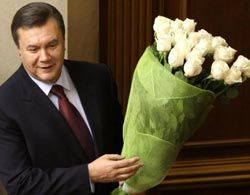 Сегодня Виктор Янукович пополнил ряды украинских пенсионеров - Президент празднует 60-летие