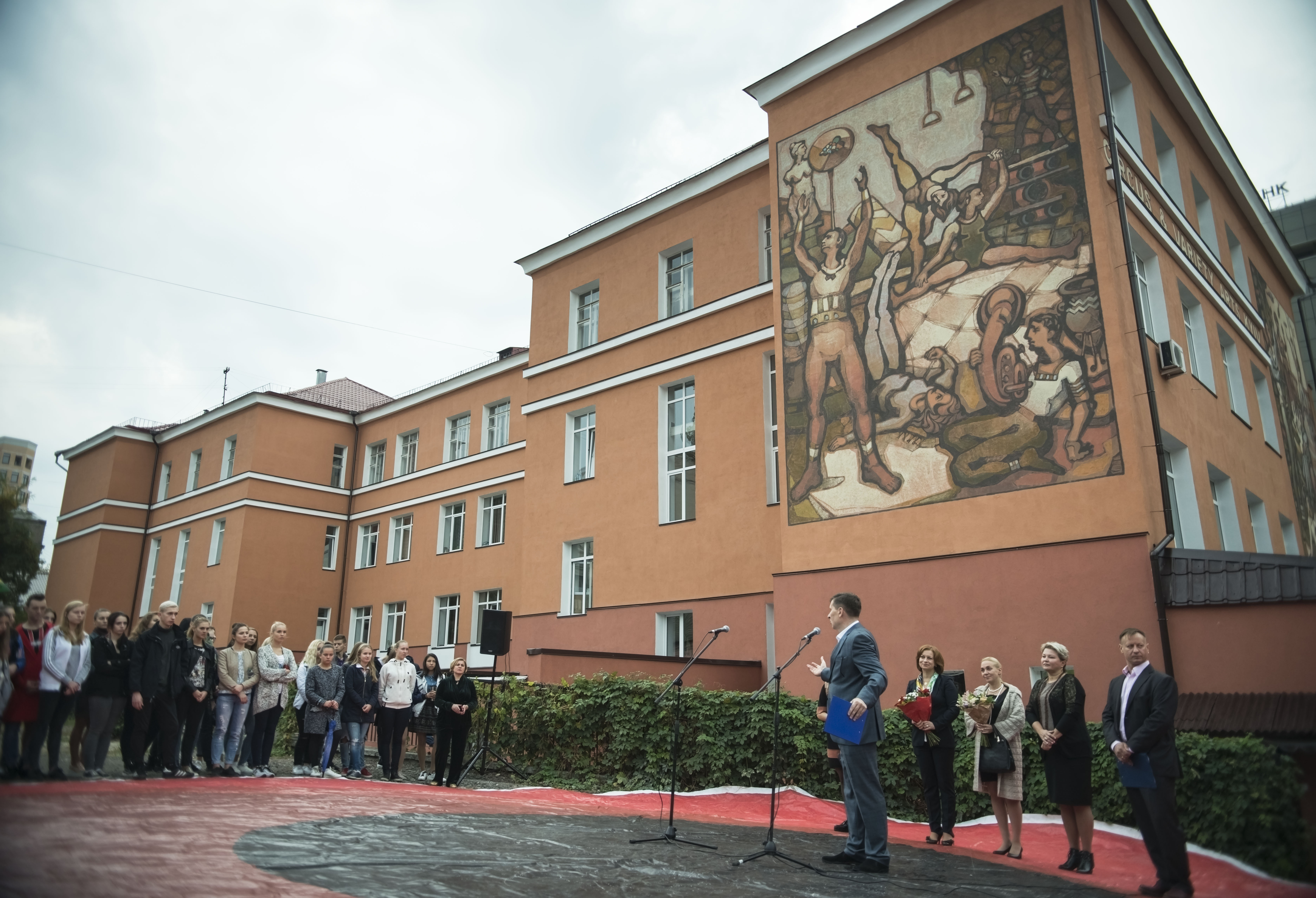 В этом году Киевская муниципальная академия эстрадного и циркового искусств (КМАЕЦМ) - единственный в Украине и Восточной Европе профильный выше художественное учебное заведение международного масштаба - отмечает 55 лет со дня основания