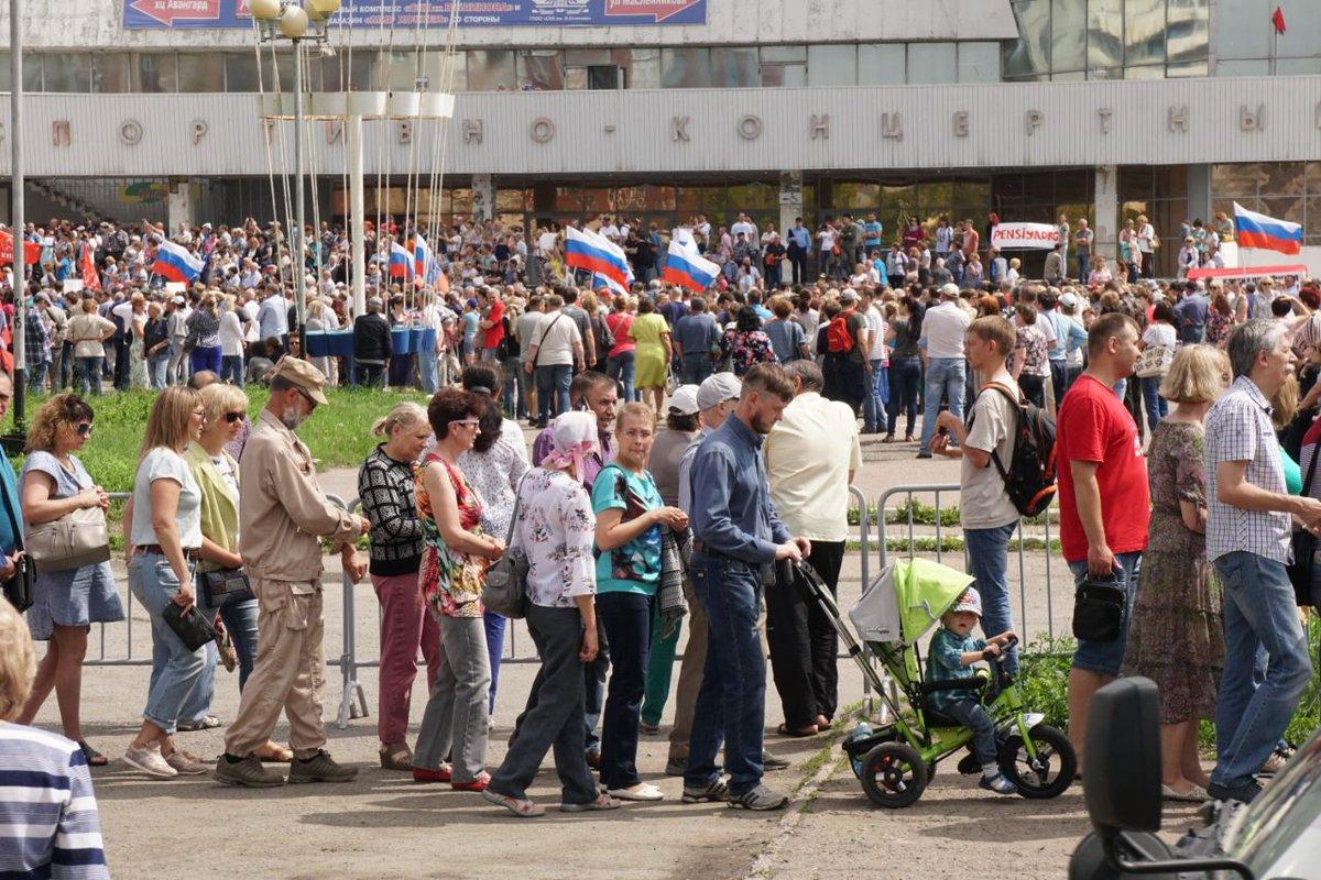 На Красной площади в Москве провел одиночный «голый» пикет житель Ростова-на-Дону Вячеслав Шумский